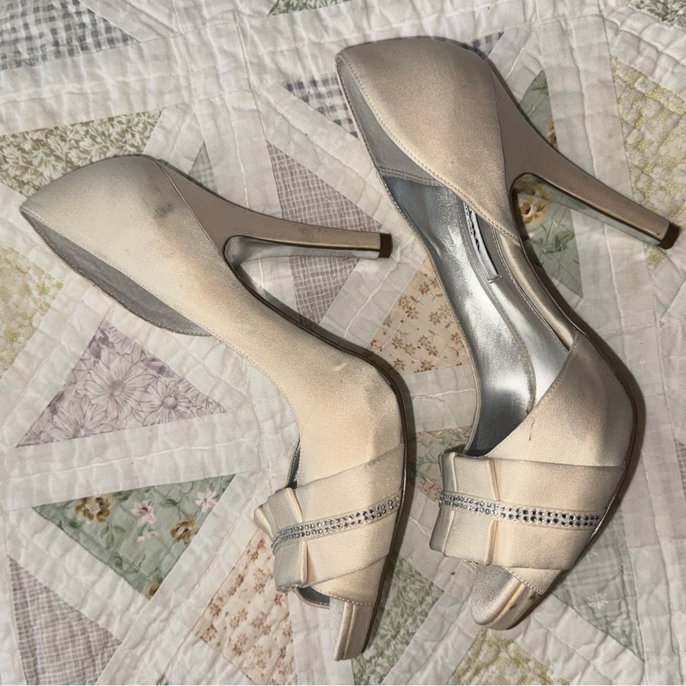 Nina New York Ivory Satin Rhinestone Bow Heels – Bridal Wedding Prom – Dyeable - Picture 8 of 9
